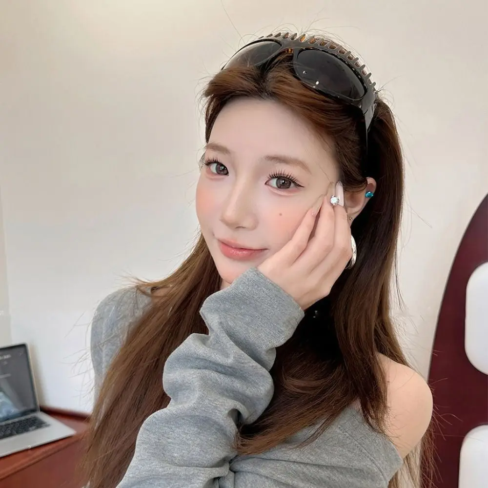 Comb Shaped Sunglasses Headband Leopard Print Sunshade Summer Sunglasses Korean Style Headwear Sunscreen Women Hair Hoop Girl
Comb Shaped Sunglasses Headband Leopard Print Sunshade Summer Sunglasses Korean Style Headwear Sunscreen Women Hair Hoop Girl