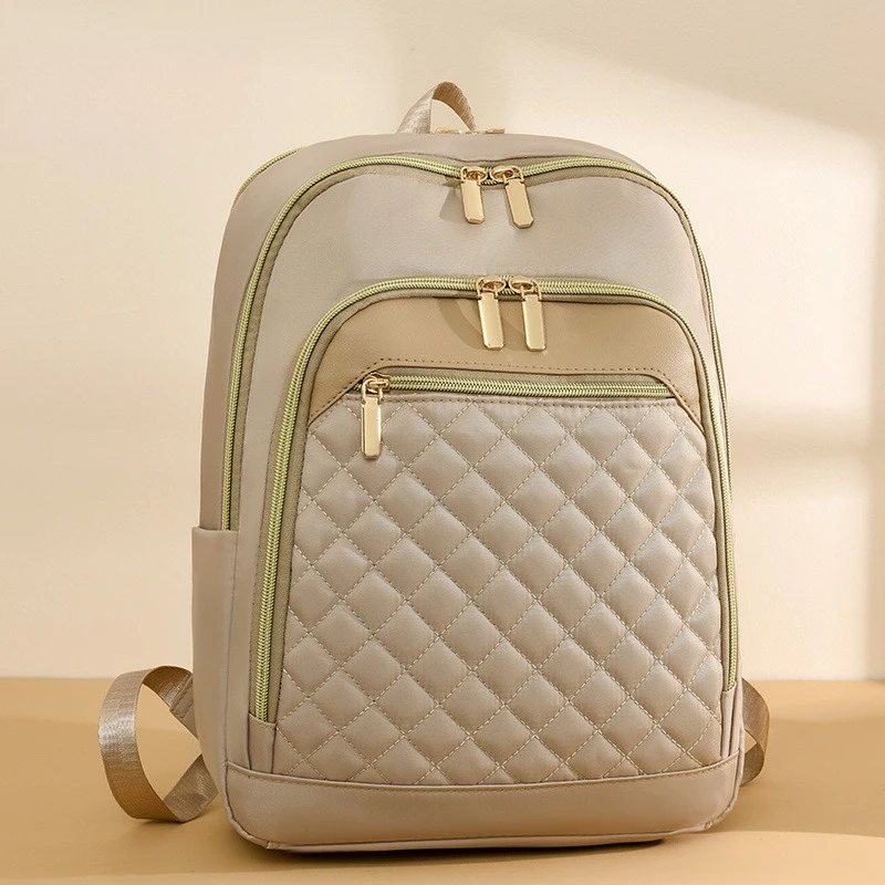 Новый модный рюкзак из оксфордской ткани для Европы и США, большой вместимости, легкий, простой, для активного отдыха и путешествий.
Новый модный рюкзак из оксфордской ткани для Европы и США, большой вместимости, легкий, простой, для активного отдыха и путешествий.