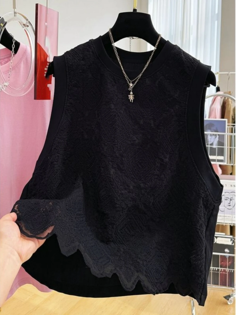 plus Size Women's Lace Sleeveless Vest Loose Fit Summer Top Large Size Fashionable Casual round Neck Shirt for Heavy Girls
plus Size Women's Lace Sleeveless Vest Loose Fit Summer Top Large Size Fashionable Casual round Neck Shirt for Heavy Girls