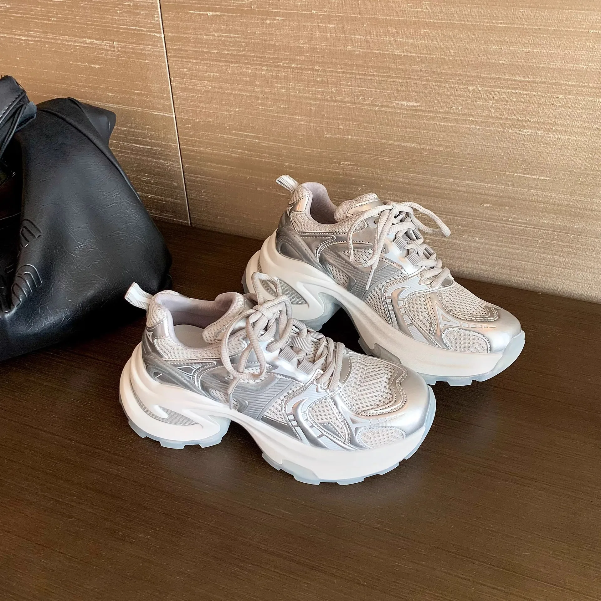 New Mesh Elevated Thick Sole Casual Sports Shoes for Women's Breathable and Versatile Dad Shoes
New Mesh Elevated Thick Sole Casual Sports Shoes for Women's Breathable and Versatile Dad Shoes