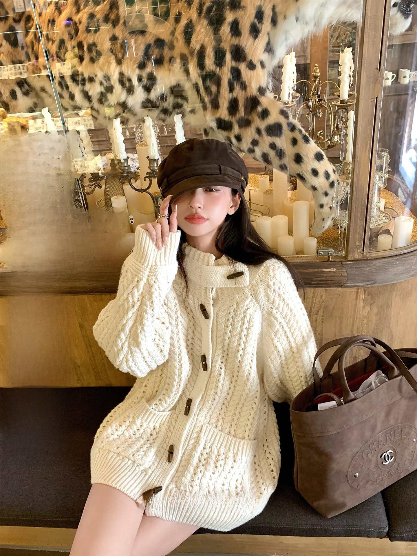 Женский вязаный кардиган свободного кроя с пуговицами, осенняя верхняя одежда из мягкой шерстяной смеси, удобный крой, круглый вырез, длинный рукав
Женский вязаный кардиган свободного кроя с пуговицами, осенняя верхняя одежда из мягкой шерстяной смеси, удобный крой, круглый вырез, длинный рукав