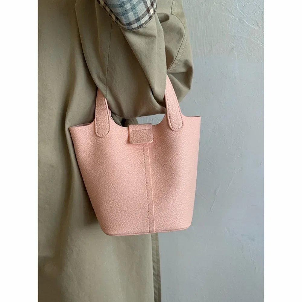 Bag Women's pu soft leather handbag 2025 summer new trendy ins casual bucket bag versatile shoulder messenger bag
Bag Women's pu soft leather handbag 2025 summer new trendy ins casual bucket bag versatile shoulder messenger bag