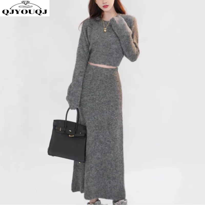 European and American style autumn and winter new fashionable knitted sweater+casual high waisted half skirt two-piece set
European and American style autumn and winter new fashionable knitted sweater+casual high waisted half skirt two-piece set