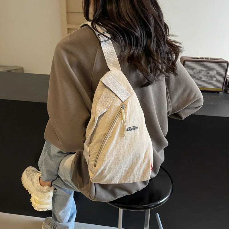 Simple versatile crossbody bag 2026 new casual outdoor nylon shoulder bag Nylon Multi-Pocket Lightweight Shoulder Tote Handbag
Simple versatile crossbody bag 2026 new casual outdoor nylon shoulder bag Nylon Multi-Pocket Lightweight Shoulder Tote Handbag