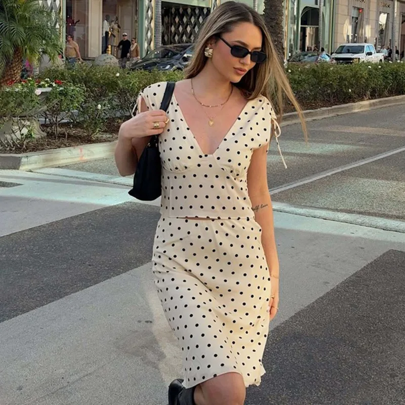 Tuularose Summer Skirt 2-Piece Set Vintage Printed Camisole Top Polka Dot Skirt Sets Fashion Sexy Party New Women's Dress Sets
Tuularose Summer Skirt 2-Piece Set Vintage Printed Camisole Top Polka Dot Skirt Sets Fashion Sexy Party New Women's Dress Sets