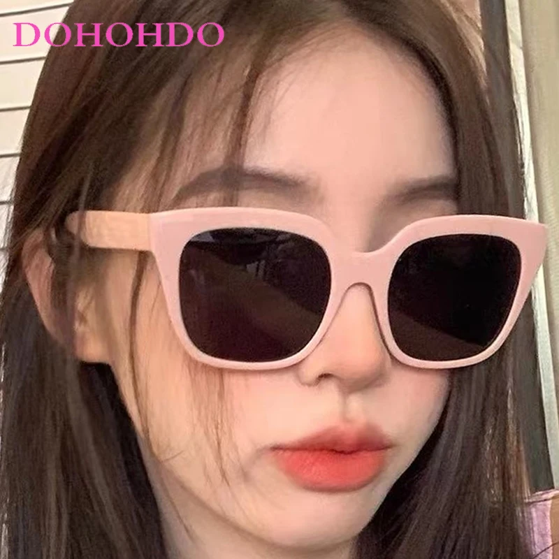 New Fashion Designer Big Frame Square Women Sunglasses Trendy Classic Brand Eyewear Men Outdoor Travel Ladies Sunglasses UV400
New Fashion Designer Big Frame Square Women Sunglasses Trendy Classic Brand Eyewear Men Outdoor Travel Ladies Sunglasses UV400