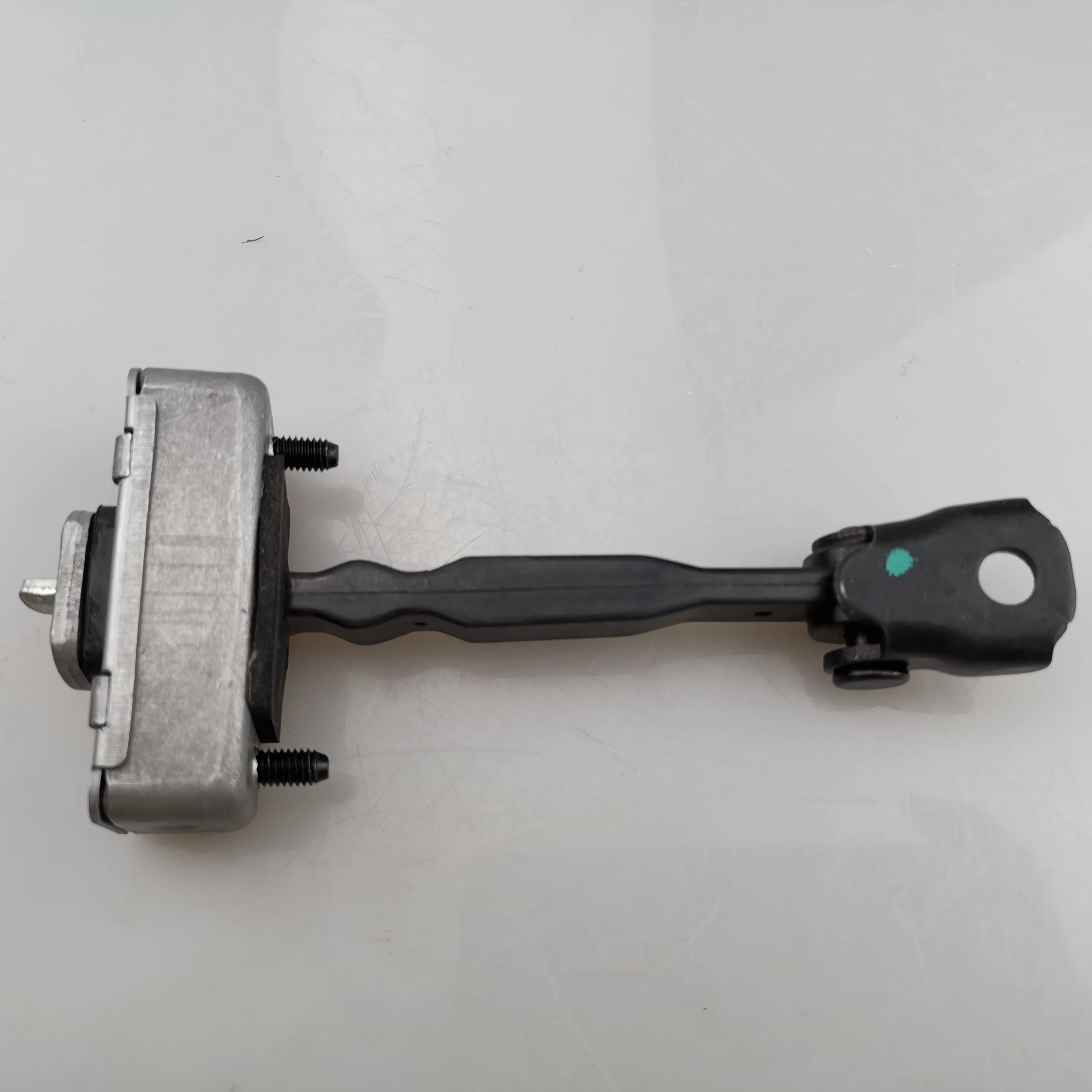 SAIC MAXUS D90 Original Front Left Door Stop C00060445
SAIC MAXUS D90 Original Front Left Door Stop C00060445