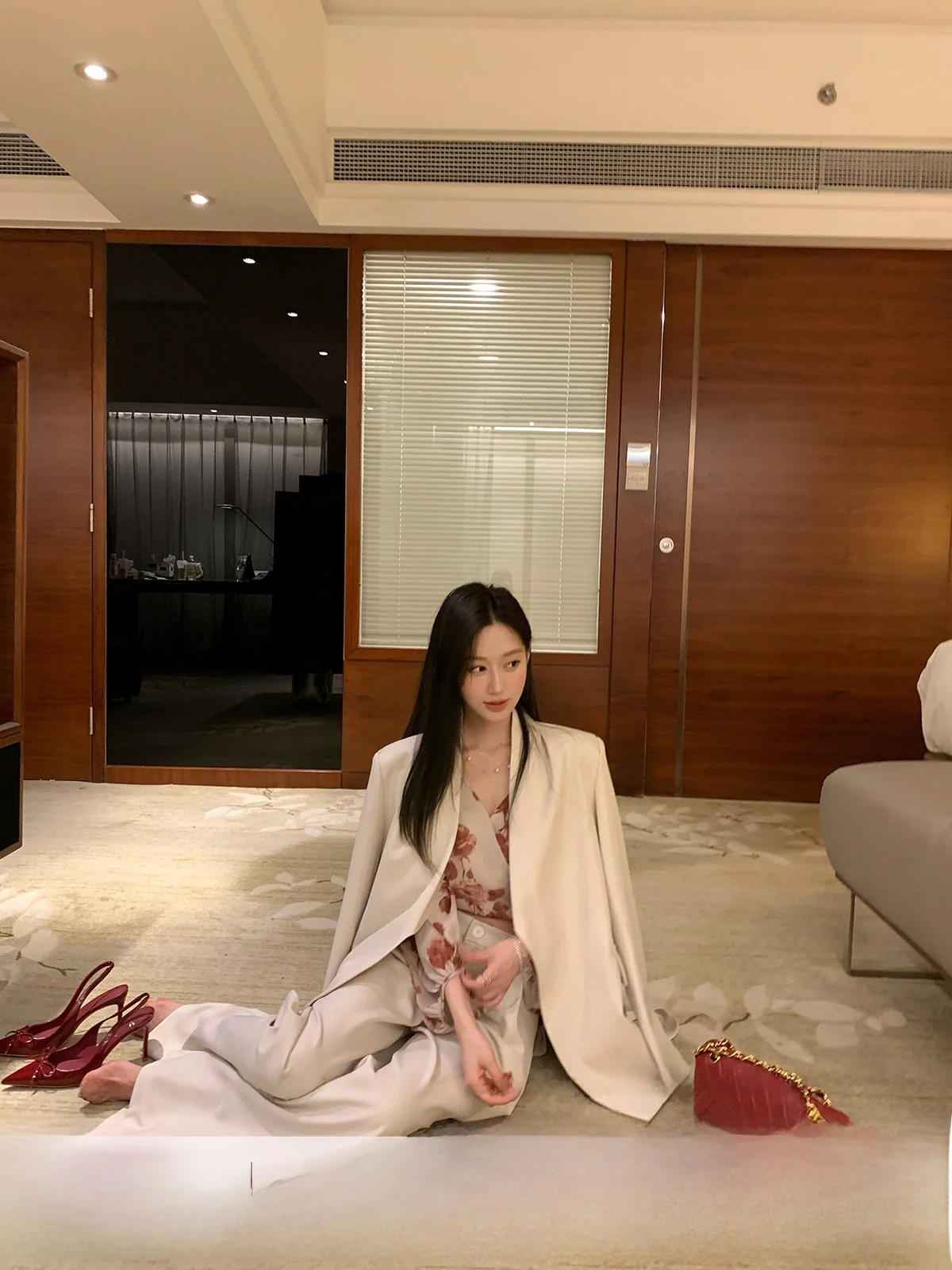 YOLI Zhang Yuli Limited Edition V-Ne Belted Suit Jaet Women's Commute Versatile Top Busin Banquet Daily Wedding
YOLI Zhang Yuli Limited Edition V-Ne Belted Suit Jaet Women's Commute Versatile Top Busin Banquet Daily Wedding