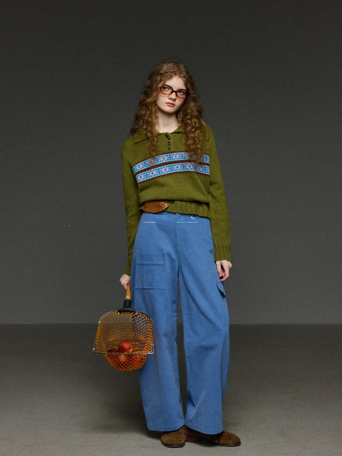 Женский вязаный свитер в стиле ретро Fair Isle, осенне-зимний, мягкий, уютный, приталенный, с отложным воротником-гольф, с длинными рукавами
Женский вязаный свитер в стиле ретро Fair Isle, осенне-зимний, мягкий, уютный, приталенный, с отложным воротником-гольф, с длинными рукавами