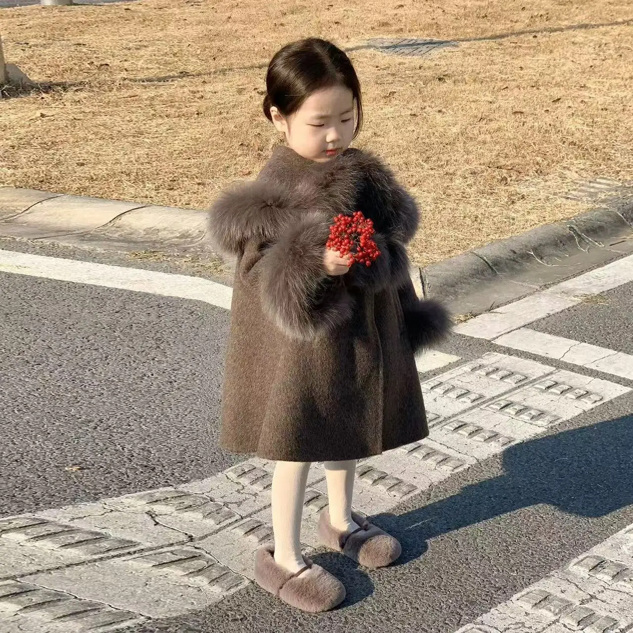 Korean Version Baby Girls' Woolen Coat Autumn and Winter Clothing Western Children's Sweet Temperament Woolen Collar Woolen Coat
Korean Version Baby Girls' Woolen Coat Autumn and Winter Clothing Western Children's Sweet Temperament Woolen Collar Woolen Coat