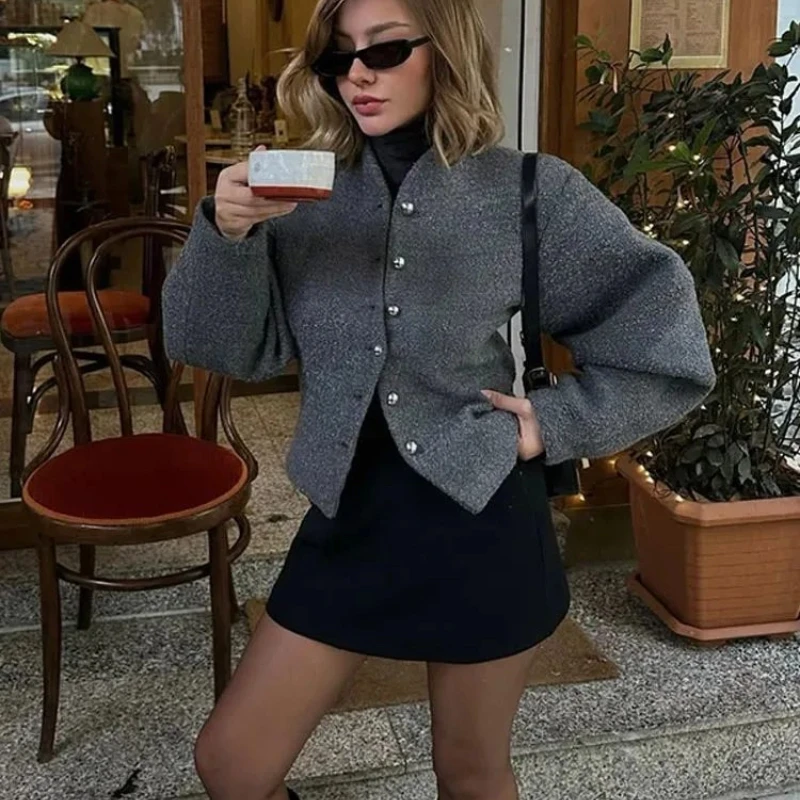 Elegant Grey Woolen Puff Sleeve Short Bomber Jacket Women Solid V-Neck Metal Button Slim Coats 2025 Autumn New Female Outerwears 
Elegant Grey Woolen Puff Sleeve Short Bomber Jacket Women Solid V-Neck Metal Button Slim Coats 2025 Autumn New Female Outerwears