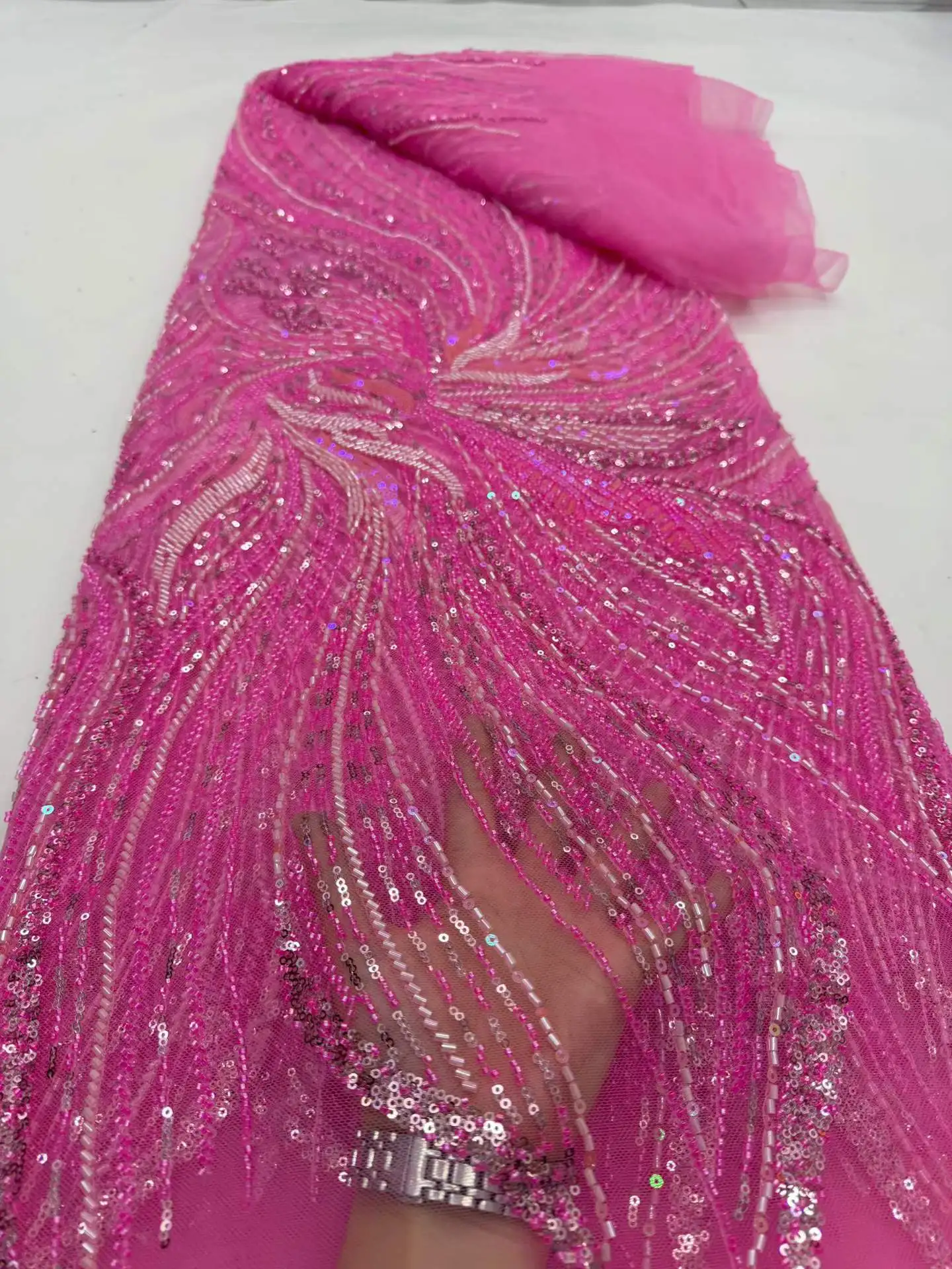 5 ярдов роскошной африканской кружевной ткани 2026 года, высококачественная французская кружевная ткань с пайетками для свадебных и вечерних платьев
5 ярдов роскошной африканской кружевной ткани 2026 года, высококачественная французская кружевная ткань с пайетками для свадебных и вечерних платьев