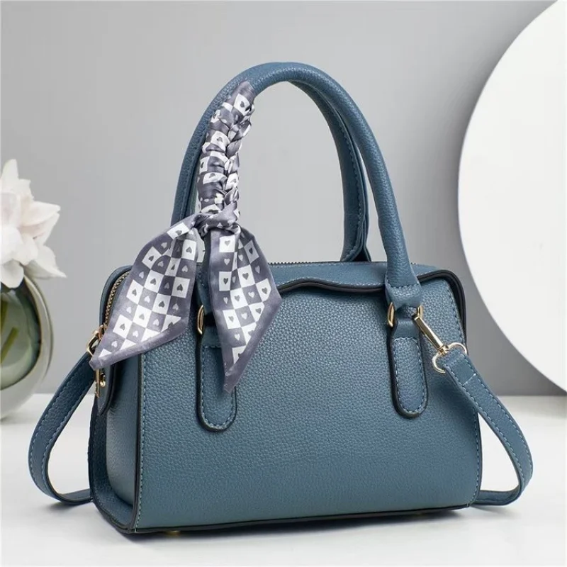 Fashionable PU Leather Crossbody Bag Women Handbag Shoulder Purse Messenger Ladies Chic Casual Everyday Bag Small
Fashionable PU Leather Crossbody Bag Women Handbag Shoulder Purse Messenger Ladies Chic Casual Everyday Bag Small