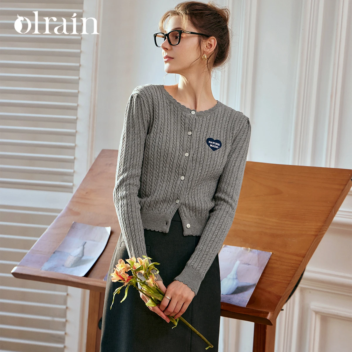 OLrain 100% Cotton Cardigan Woman 2025 Autumn Embroidery O-Neck Long Sleeve Retro Academic Knitwear Women's Sweaters O24CZ85662
OLrain 100% Cotton Cardigan Woman 2025 Autumn Embroidery O-Neck Long Sleeve Retro Academic Knitwear Women's Sweaters O24CZ85662