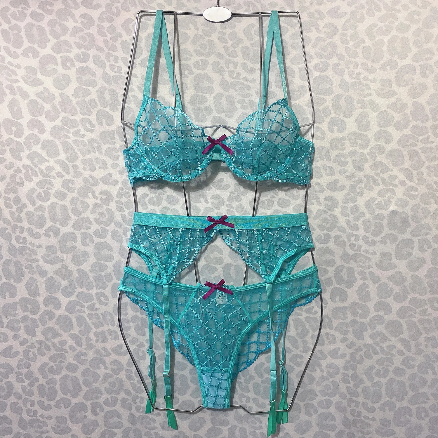 Sexy Women Lingerie Set See Through Decorative Bow Spaghetti Strap Push up Bra Tops Thong and Garter Belt 3Pcs Erotic Sets
Sexy Women Lingerie Set See Through Decorative Bow Spaghetti Strap Push up Bra Tops Thong and Garter Belt 3Pcs Erotic Sets