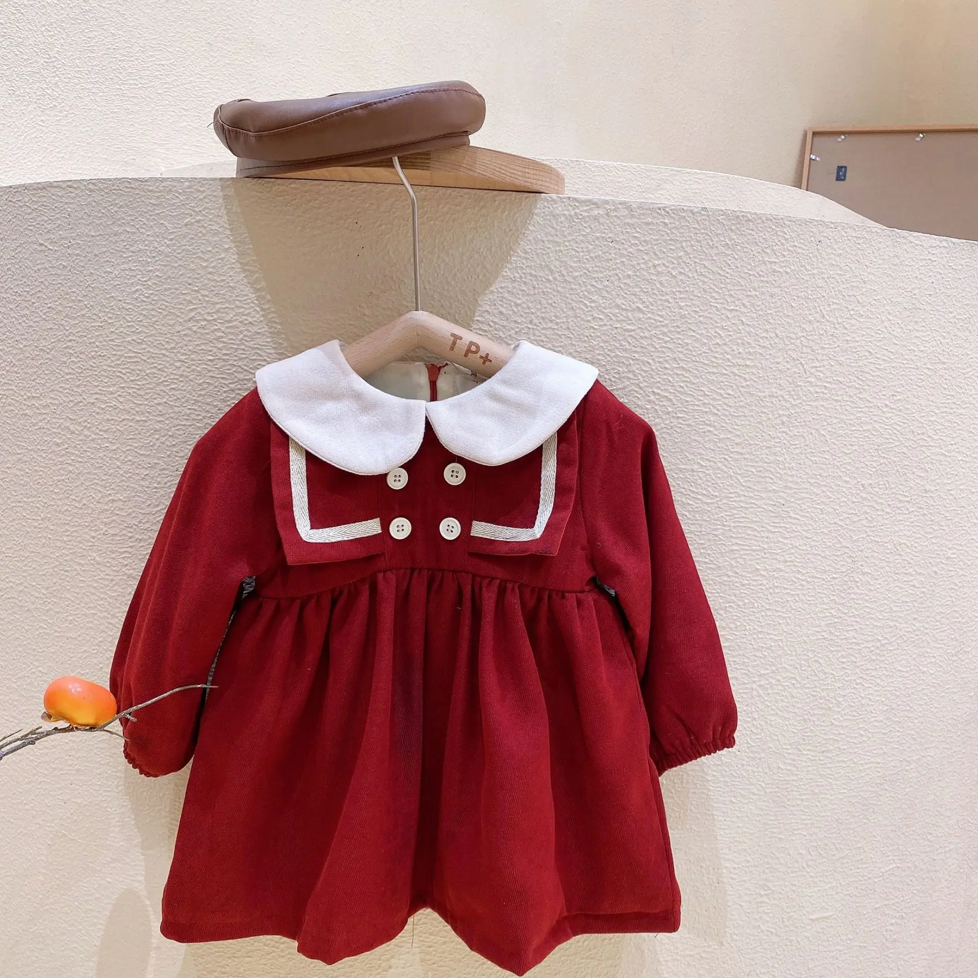 Платье для девочек, новинка 2022, корейское милое детское осенне-зимнее платье с кукольным воротником 
Платье для девочек, новинка 2022, корейское милое детское осенне-зимнее платье с кукольным воротником