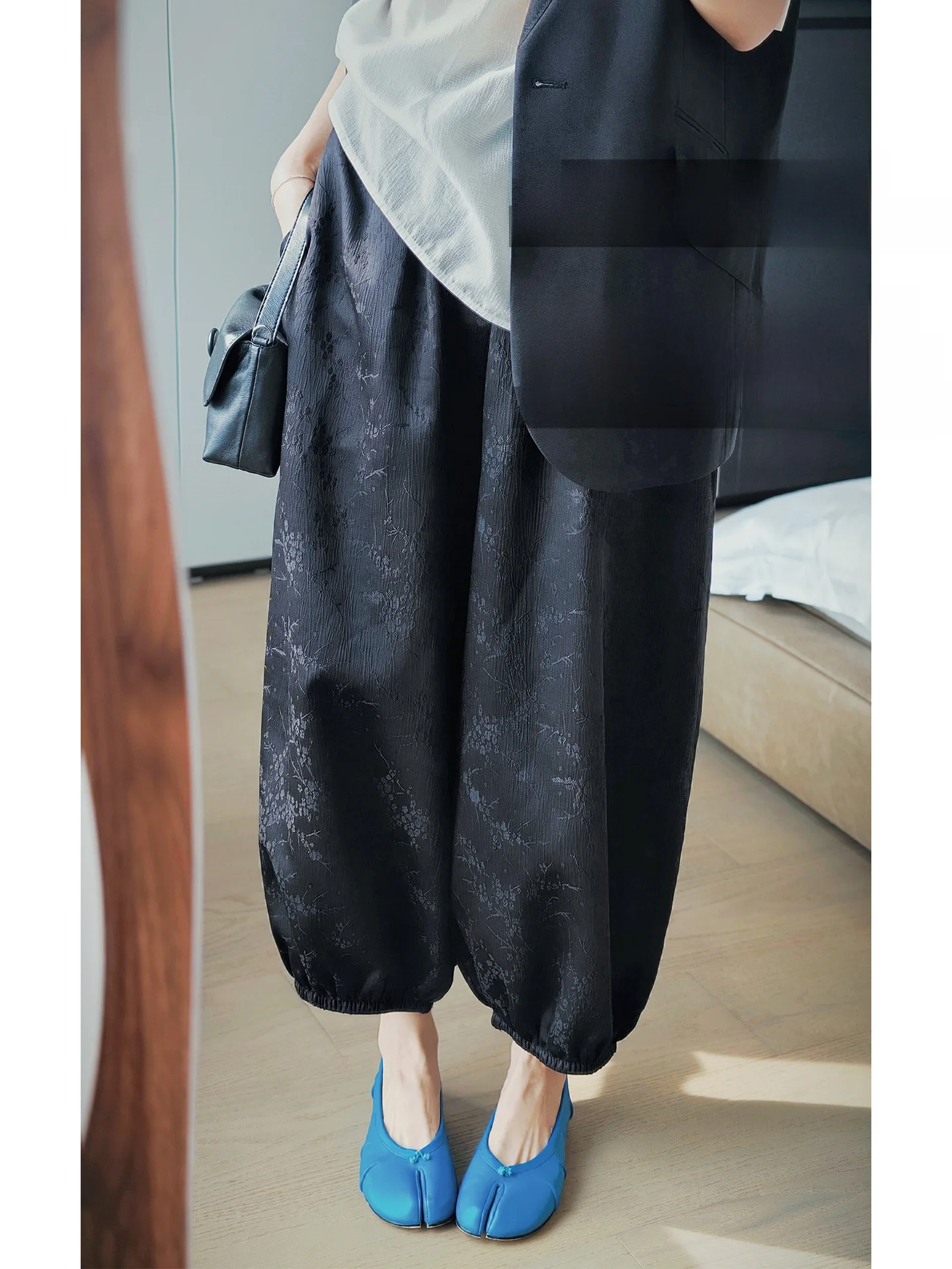 Брюки MeiYang Casual Pants Ink Spot Balloon Pants в новом китайском стиле, укороченные, с вышивкой в темном узоре, с высокой талией, широкие штанины
Брюки MeiYang Casual Pants Ink Spot Balloon Pants в новом китайском стиле, укороченные, с вышивкой в темном узоре, с высокой талией, широкие штанины