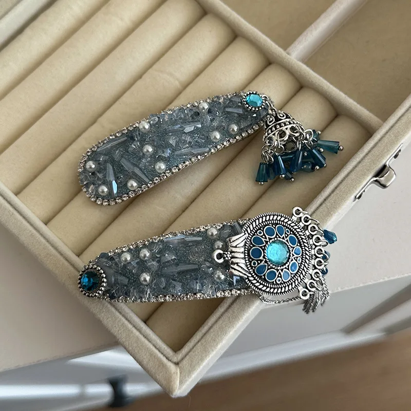 Side Hair Clip Blue Tassel New Chinese Ethnic Style Rhinestone Full Drill Premium High Quality for Bangs Fringe Home Party
Side Hair Clip Blue Tassel New Chinese Ethnic Style Rhinestone Full Drill Premium High Quality for Bangs Fringe Home Party