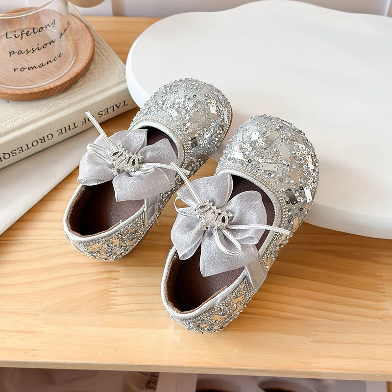 Kids Leather Shoes Shiny Sequins Sweet Girls Flat Shoes Round Toes Cute Lace 2026 Brand New Children Princess Shoes Soft Bottom
Kids Leather Shoes Shiny Sequins Sweet Girls Flat Shoes Round Toes Cute Lace 2026 Brand New Children Princess Shoes Soft Bottom