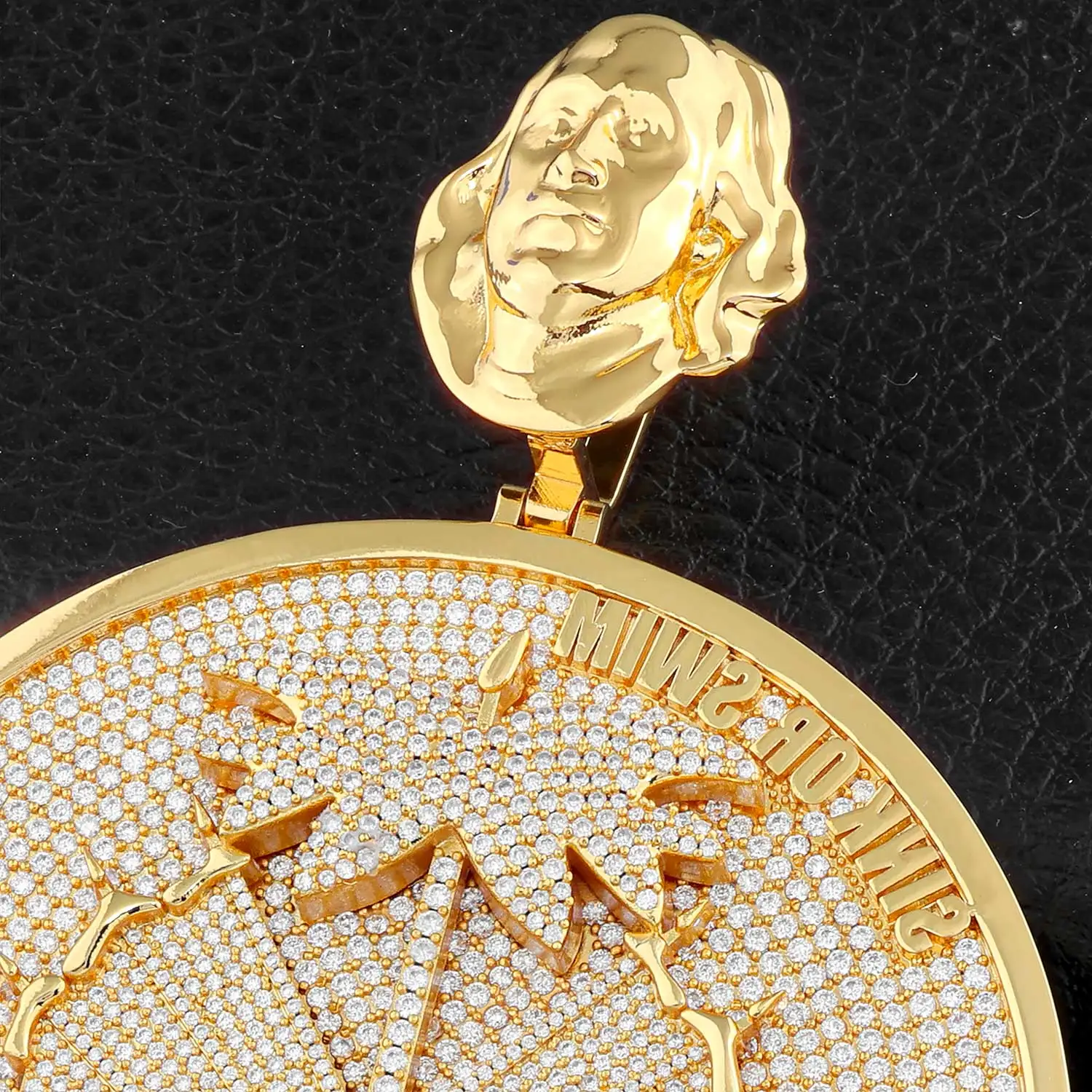 ESKEEM Trendy Rapper Jewelry Big Size Round Disk Brass 18K Gold Plated Personalized Custom Moissanite Letter Pendant Gift Men
ESKEEM Trendy Rapper Jewelry Big Size Round Disk Brass 18K Gold Plated Personalized Custom Moissanite Letter Pendant Gift Men