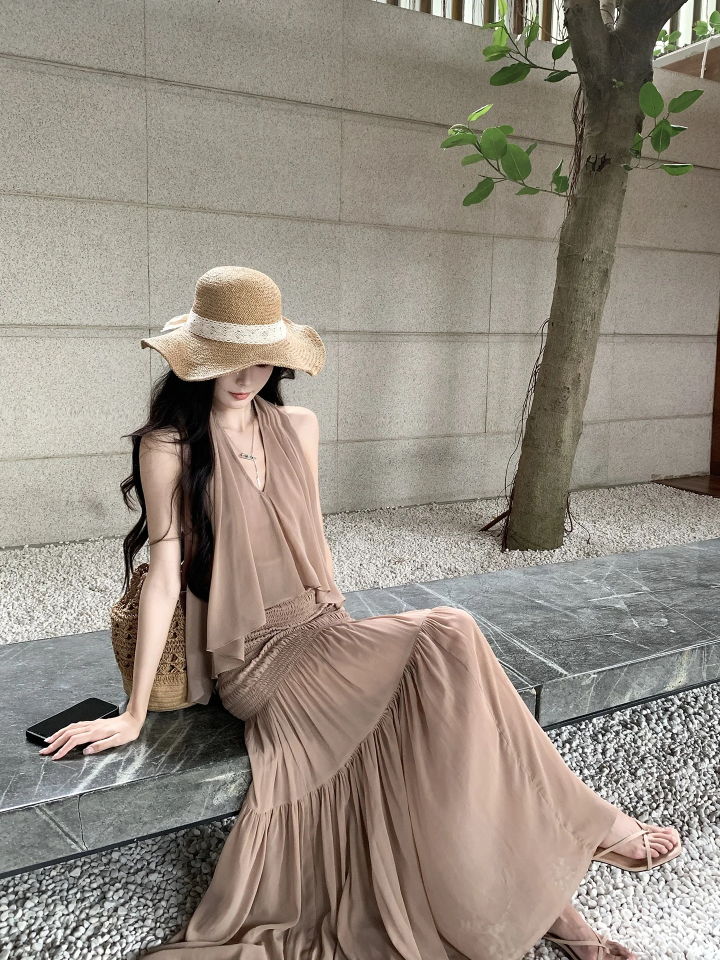 Elegant Pink Sleeveless Dress Charming Draped Waist Vacation Gown Hanging Neck Long Skirt Polyester Fiber Summer Season
Elegant Pink Sleeveless Dress Charming Draped Waist Vacation Gown Hanging Neck Long Skirt Polyester Fiber Summer Season