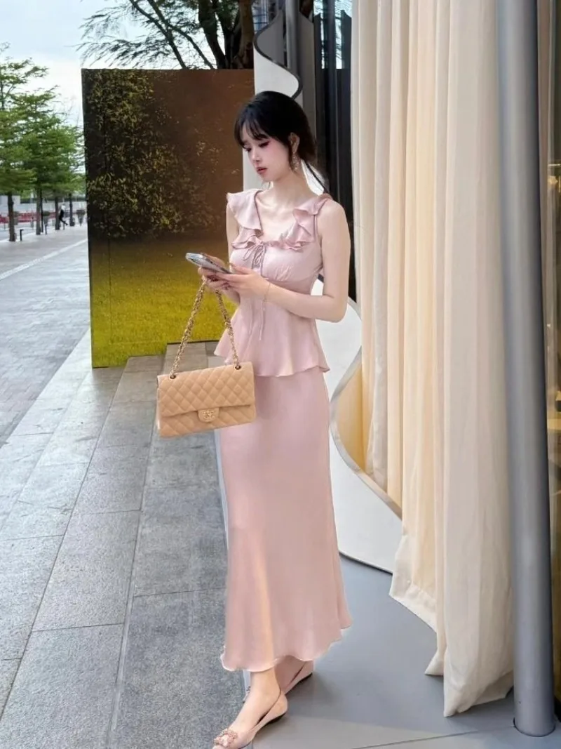 New Fashion Slim Satin Women's Two Piece Set Summer High End Celebrity Elegant Slim Sleeveless Top + Mermaid Skirt Sweet Suit
New Fashion Slim Satin Women's Two Piece Set Summer High End Celebrity Elegant Slim Sleeveless Top + Mermaid Skirt Sweet Suit