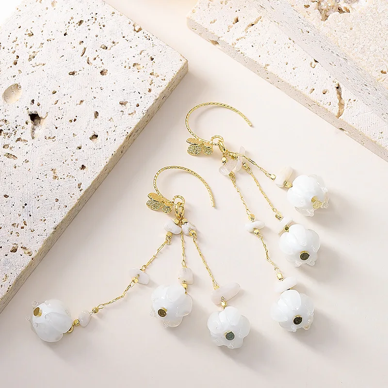 Long fresh, sweet and slimming lily of the valley tassel earrings, light luxury, elegant and high-end ear hook style earrings
Long fresh, sweet and slimming lily of the valley tassel earrings, light luxury, elegant and high-end ear hook style earrings