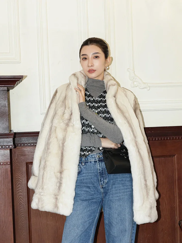 Coat women's gradual change of color thickened warm autumn winter medium and long fur fashionable simple lapel single breasted
Coat women's gradual change of color thickened warm autumn winter medium and long fur fashionable simple lapel single breasted