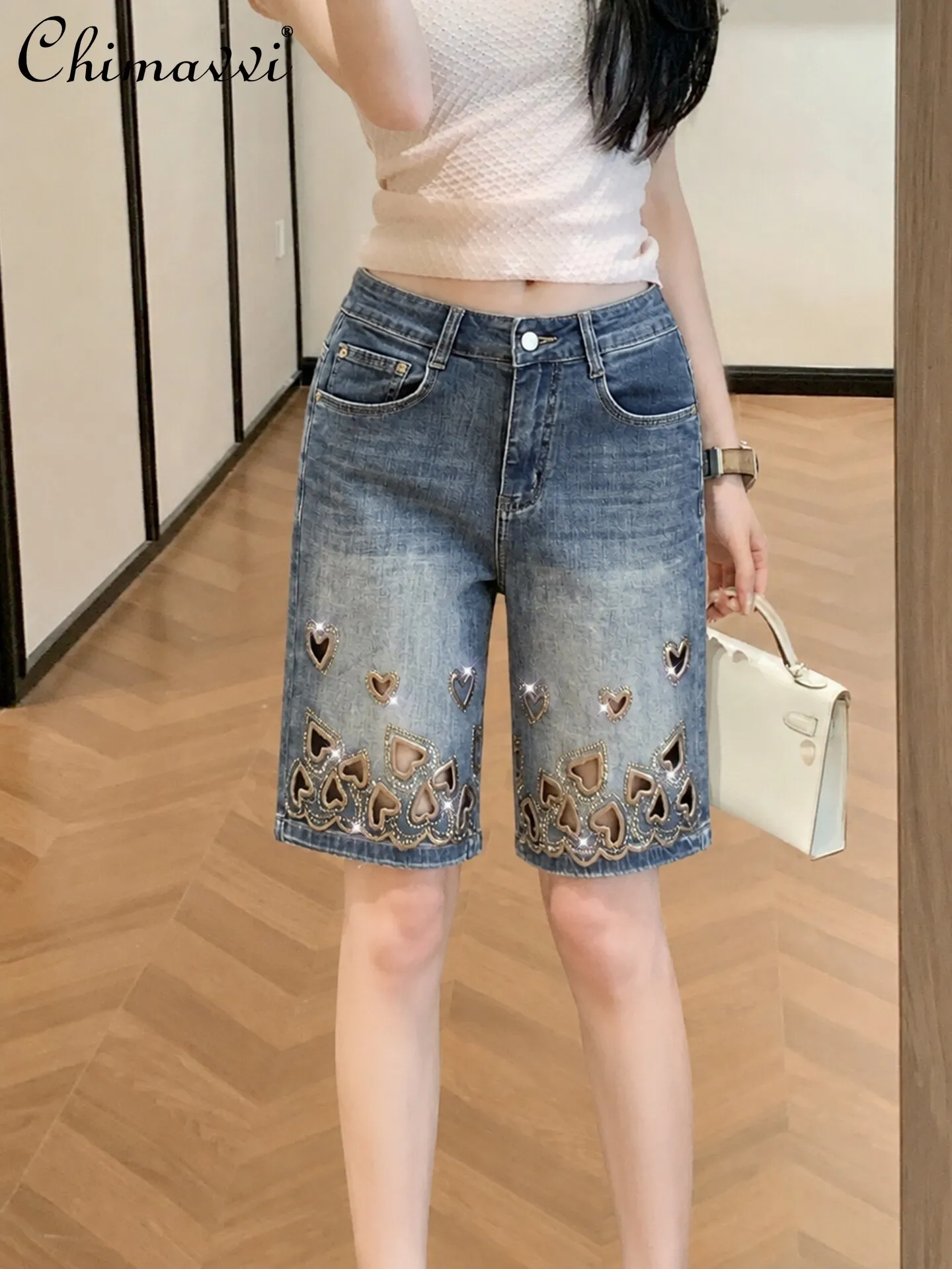 Heavy Cut Out Hot Diamond Denim Shorts Women's 2026 Summer New High Waist Slimming Retro Embroider Straight-leg Breeches
Heavy Cut Out Hot Diamond Denim Shorts Women's 2026 Summer New High Waist Slimming Retro Embroider Straight-leg Breeches
