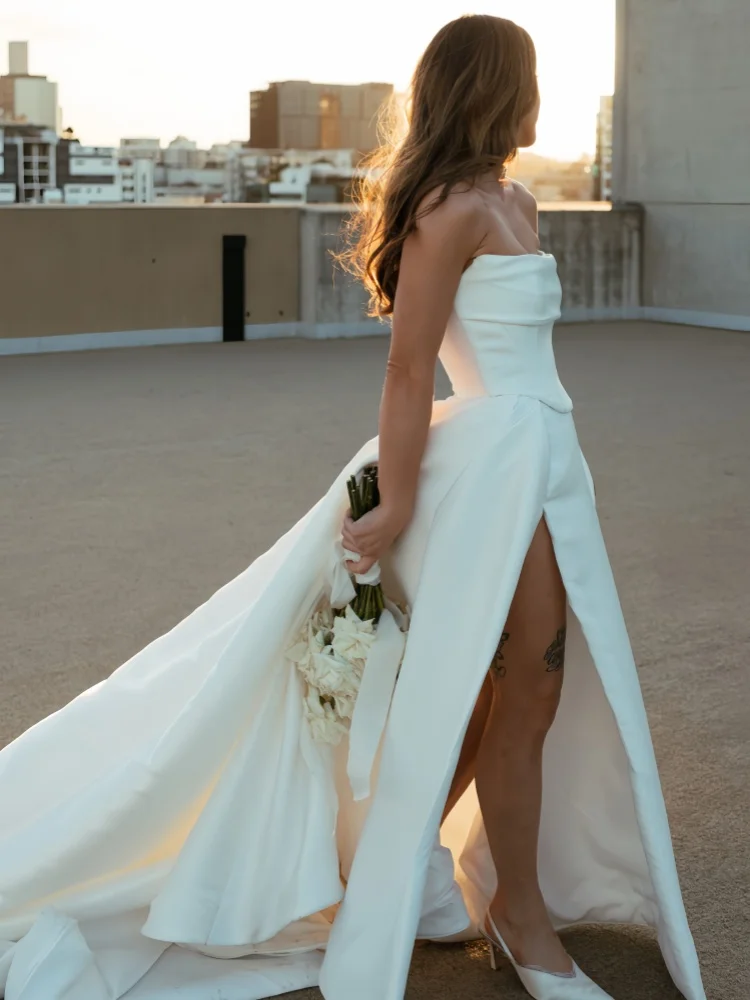 Customized Elegant A-Line Spaghetti Straps Stain Sweetheart Wedding Dresses Floor Length Sleeveless Ball Bridal Gowns Vestidos
Customized Elegant A-Line Spaghetti Straps Stain Sweetheart Wedding Dresses Floor Length Sleeveless Ball Bridal Gowns Vestidos