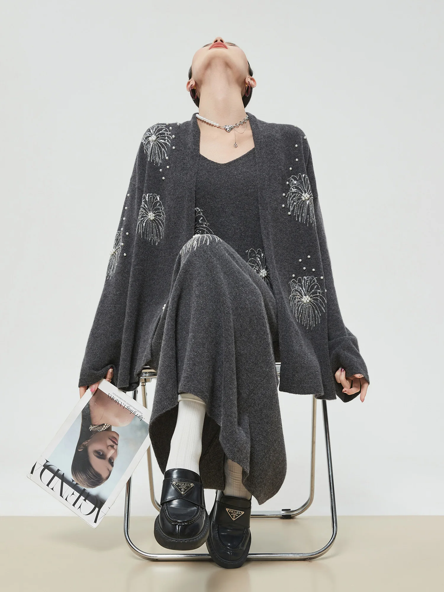 Gray Firework Bead Knitted Dress Set Women's Korean Style Lazy Sweater Cardigan Strap Dress Two-Piece Set Loose Fit Winter Ca...
Gray Firework Bead Knitted Dress Set Women's Korean Style Lazy Sweater Cardigan Strap Dress Two-Piece Set Loose Fit Winter Ca...