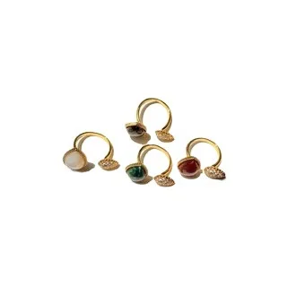 Retro opening diamond inlaid natural transparent clean agate mother of pearl water droplet design ring Personalized Jewelry
Retro opening diamond inlaid natural transparent clean agate mother of pearl water droplet design ring Personalized Jewelry