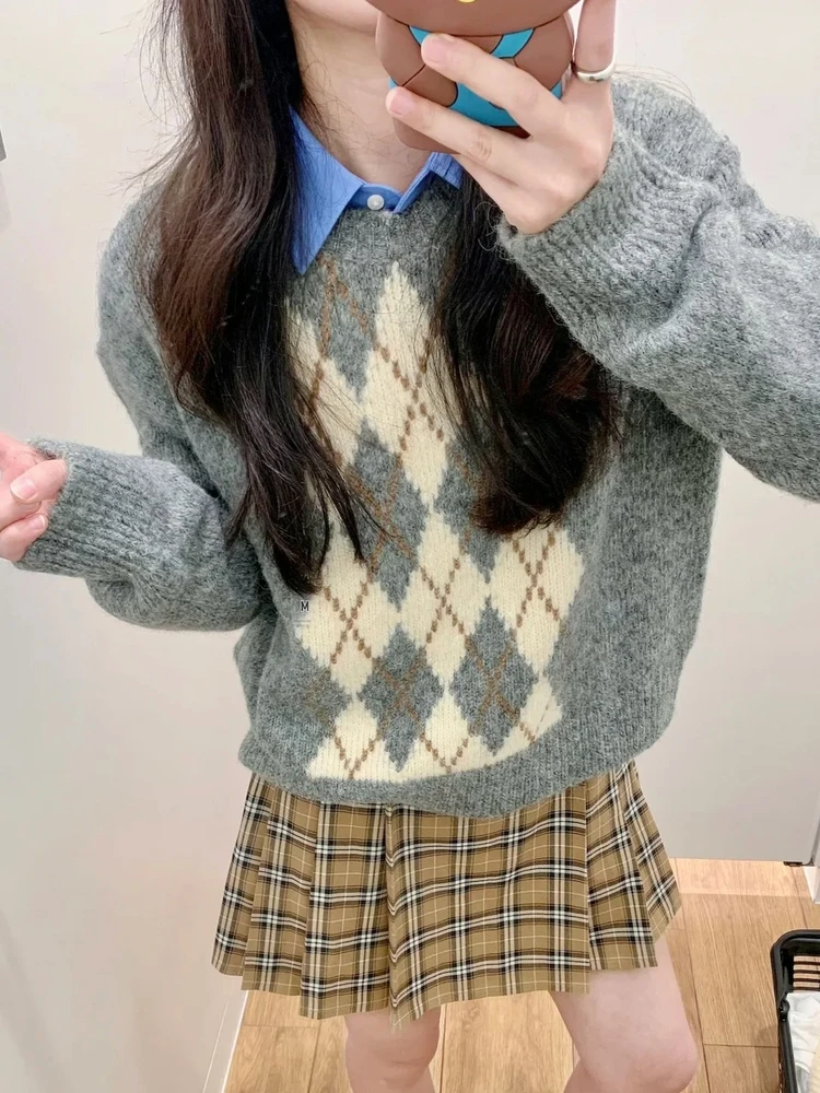 Японский вязаный свитер с круглым вырезом и длинными рукавами, повседневный, винтажный, с ромбовидным узором, женский, осенне-зимний, новинка
Японский вязаный свитер с круглым вырезом и длинными рукавами, повседневный, винтажный, с ромбовидным узором, женский, осенне-зимний, новинка