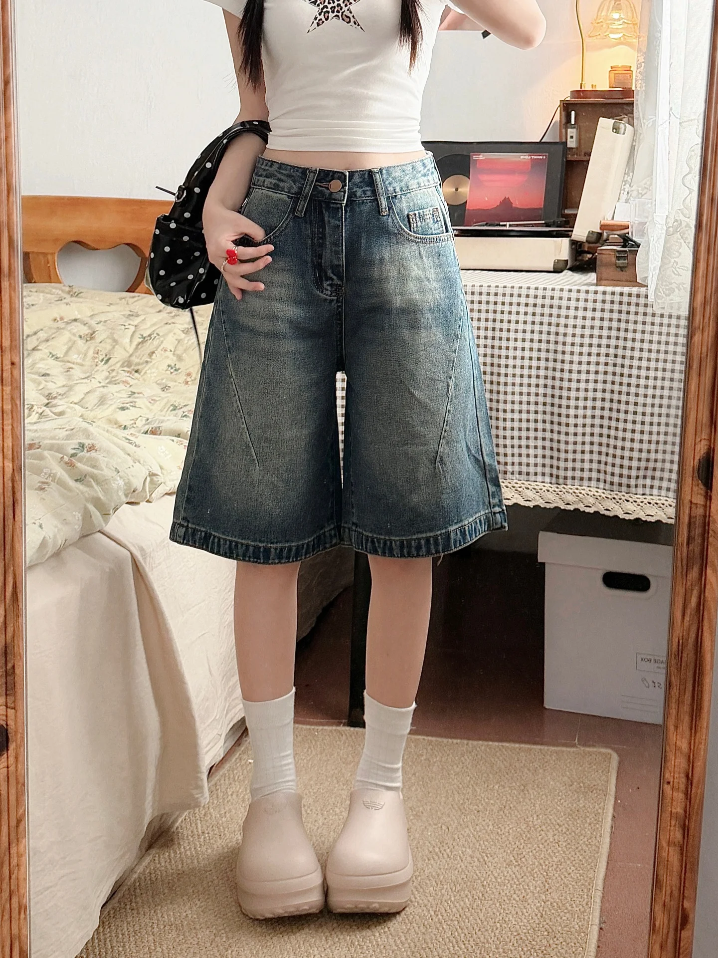 American Style Five-Point Jeans Shorts Women Summer Thin Wide Leg Loose Small Size Straight Tube Mid-Pants Casual Wear
American Style Five-Point Jeans Shorts Women Summer Thin Wide Leg Loose Small Size Straight Tube Mid-Pants Casual Wear