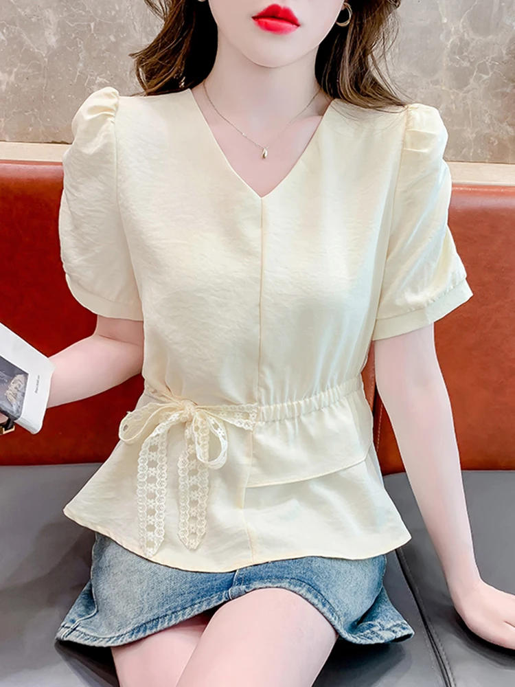 Lace Tie V-Ne ort Sve irt Women's Summer Faion Slim Fit Top Bellflower Casual Sle New Arrival 2026
Lace Tie V-Ne ort Sve irt Women's Summer Faion Slim Fit Top Bellflower Casual Sle New Arrival 2026