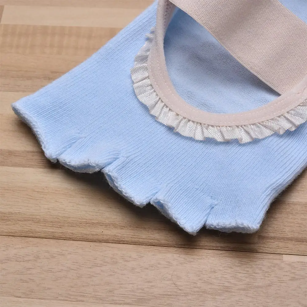 Non-Slip Yoga Socks Five Toes Breathable Cotton Ballet Dance Socks Bandage Design Half-finger Fitness Socks Dance Practice
Non-Slip Yoga Socks Five Toes Breathable Cotton Ballet Dance Socks Bandage Design Half-finger Fitness Socks Dance Practice