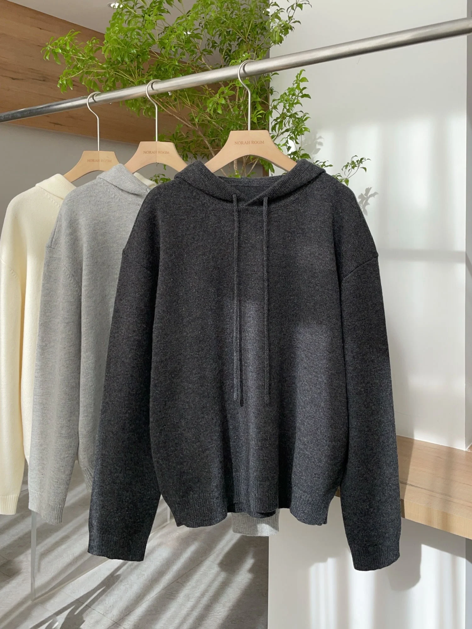 Nuo Xiaola Select 2025 Winter New Designers Brand FP Hooded Wool Knitted Thick Sweater Women's Casual Loose Fit Long Sleeve K...
Nuo Xiaola Select 2025 Winter New Designers Brand FP Hooded Wool Knitted Thick Sweater Women's Casual Loose Fit Long Sleeve K...