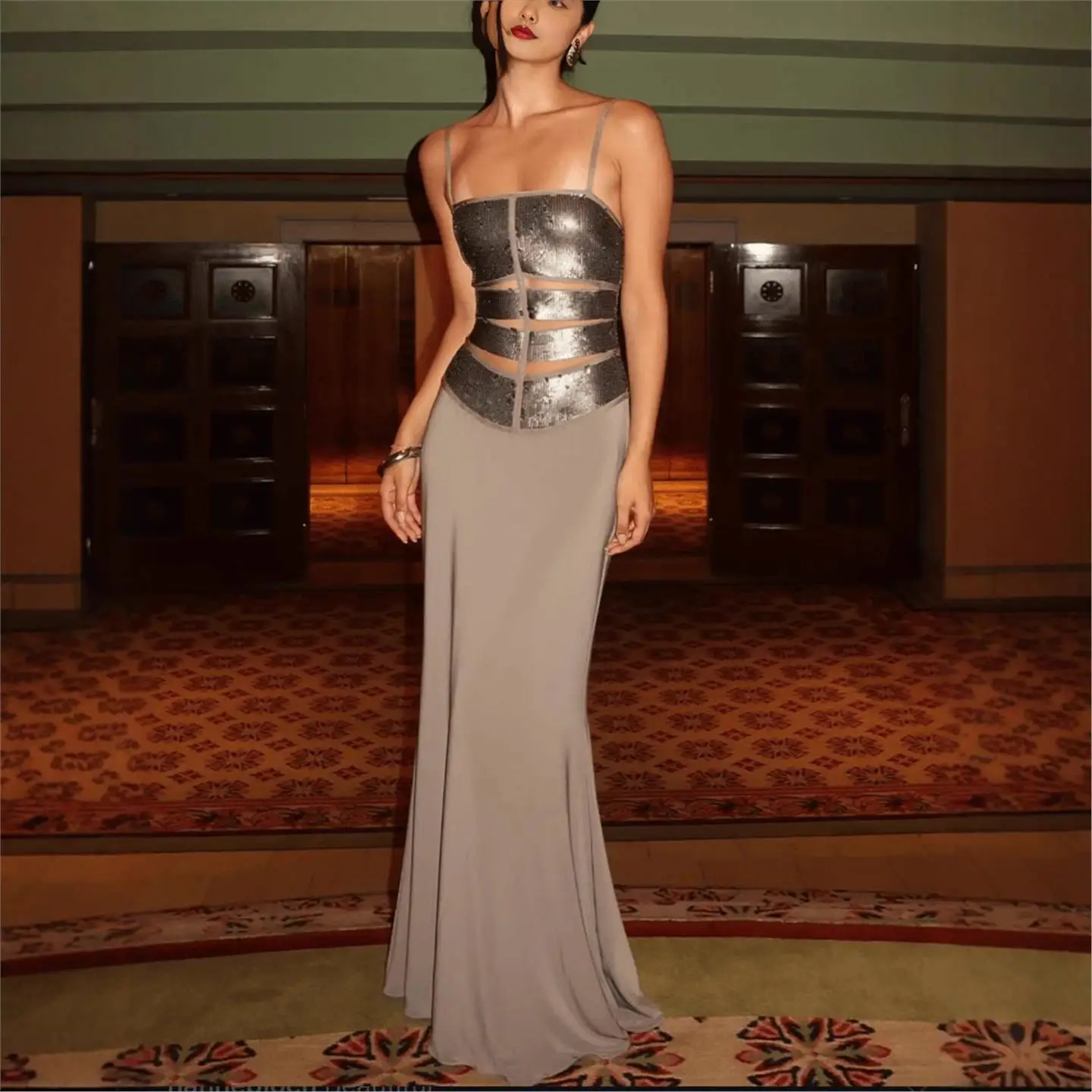 Sexy Crop Top Maxi Dr with Sequin Splicing Bal Slim Fit Women's High Waist Gown for Ci Walk in Winter Season
Sexy Crop Top Maxi Dr with Sequin Splicing Bal Slim Fit Women's High Waist Gown for Ci Walk in Winter Season