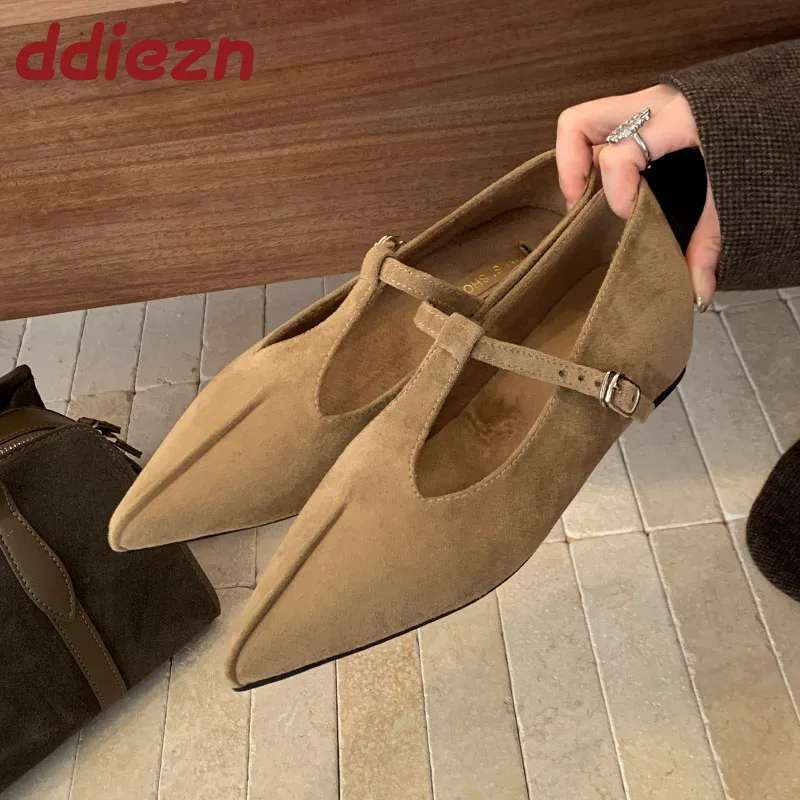 Модные женские туфли Мэри Джейн в стиле Лолиты с Т-образным ремешком, увеличивающие рост, женская обувь на плоской подошве с острым носком
Модные женские туфли Мэри Джейн в стиле Лолиты с Т-образным ремешком, увеличивающие рост, женская обувь на плоской подошве с острым носком