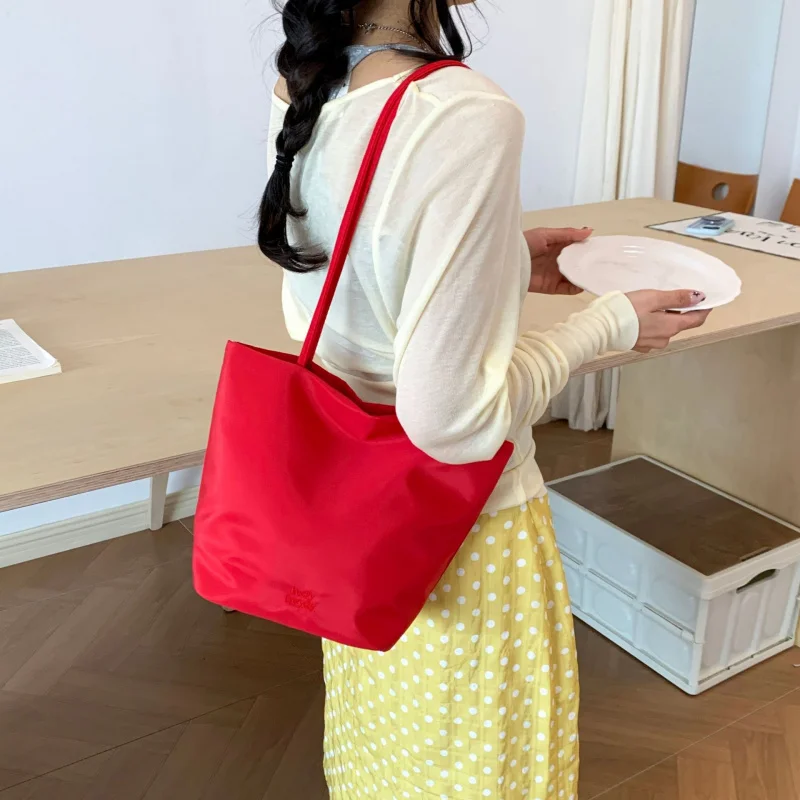Korean Minimalist Elegant Bucket Bag for Women, Casual Daily Commuter Shoulder Bag, Girls Travel Shopping Handbag
Korean Minimalist Elegant Bucket Bag for Women, Casual Daily Commuter Shoulder Bag, Girls Travel Shopping Handbag