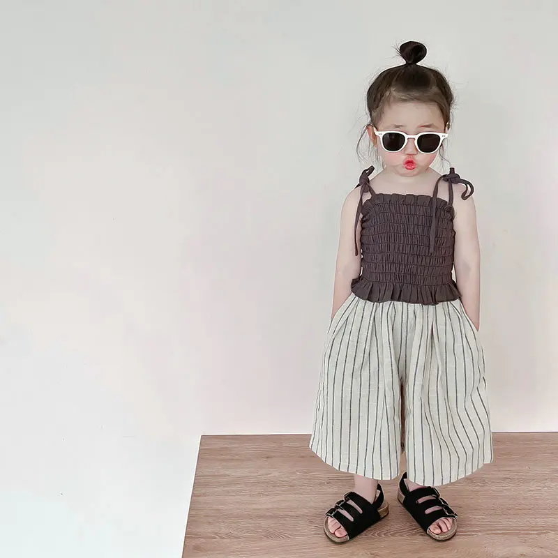 Summer Baby Girls Cotton Pleat Slim Fit Crop Strap Shirt Tops+Loose Striped Pants Set Kids Tracksuit Child 2PCS Outfit 2-8 Years
Summer Baby Girls Cotton Pleat Slim Fit Crop Strap Shirt Tops+Loose Striped Pants Set Kids Tracksuit Child 2PCS Outfit 2-8 Years