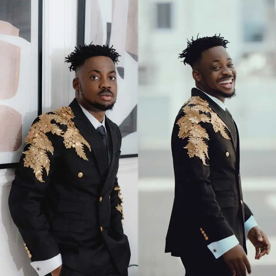 Luxury Gold Applique Men Suits Set Vintage Beaded Peaked Lapel Tuxedos Wedding Groomsmen Party Jacket 2 Pieces Formal Dress
Luxury Gold Applique Men Suits Set Vintage Beaded Peaked Lapel Tuxedos Wedding Groomsmen Party Jacket 2 Pieces Formal Dress
