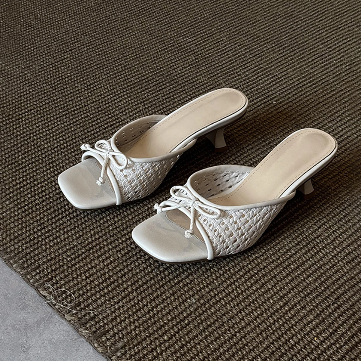 French-style Bow Hollow Woven Slippers for Women 2025 Summer New Fashion and Stylish Slippers
French-style Bow Hollow Woven Slippers for Women 2025 Summer New Fashion and Stylish Slippers