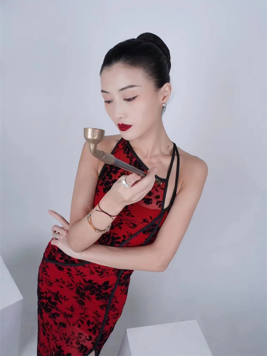 Винтажное бархатное ципао WYZ цвета красного вина, улучшенная модель для танцев, для женщин, осень 2024, другие материалы
Винтажное бархатное ципао WYZ цвета красного вина, улучшенная модель для танцев, для женщин, осень 2024, другие материалы