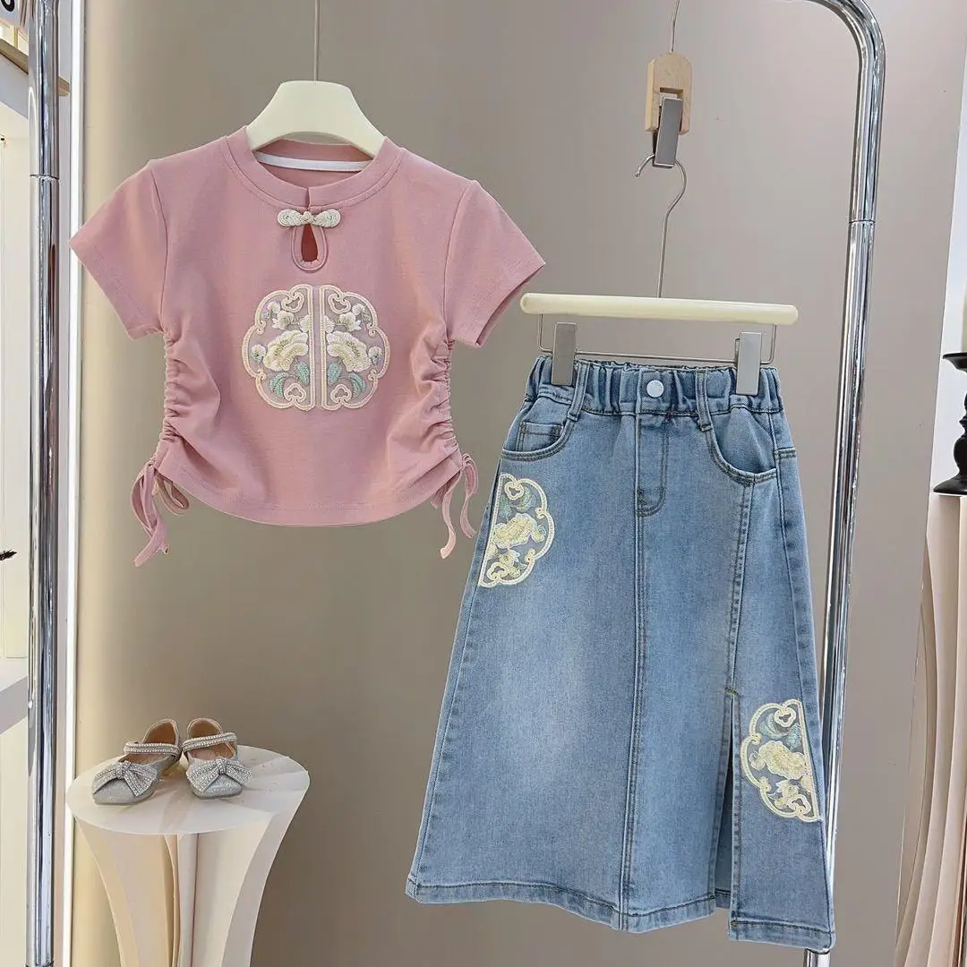 Girls' Chinese summer outfit set 2025 new children's short sleeved T-shirt+denim skirt 2-piece set
Girls' Chinese summer outfit set 2025 new children's short sleeved T-shirt+denim skirt 2-piece set