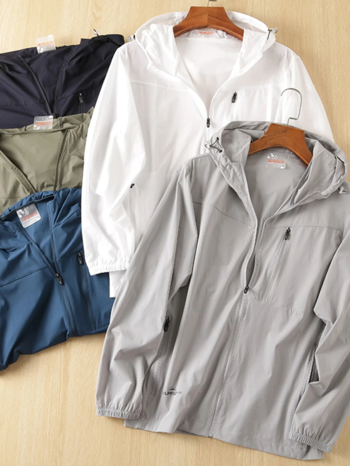 Outdoor Men's Summer Lightweight Breathable Ice Silk Hooded Sun Protection Jaet UPF50 Faionable Urban Sle Long Sve
Outdoor Men's Summer Lightweight Breathable Ice Silk Hooded Sun Protection Jaet UPF50 Faionable Urban Sle Long Sve