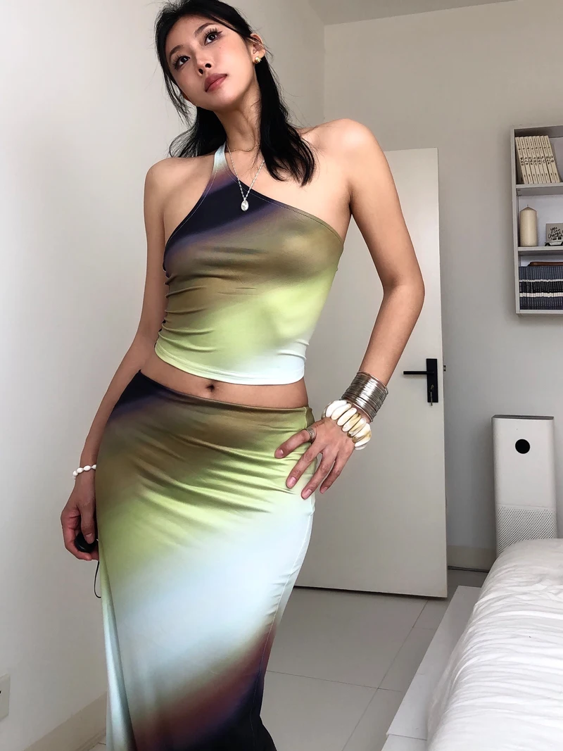 Gradual Print Halter Neck Crop Top And Skirt Two Piece Set Spicy Girl Low Waist Fish Tail Long Skirt High Elasticity Fashion Set
Gradual Print Halter Neck Crop Top And Skirt Two Piece Set Spicy Girl Low Waist Fish Tail Long Skirt High Elasticity Fashion Set