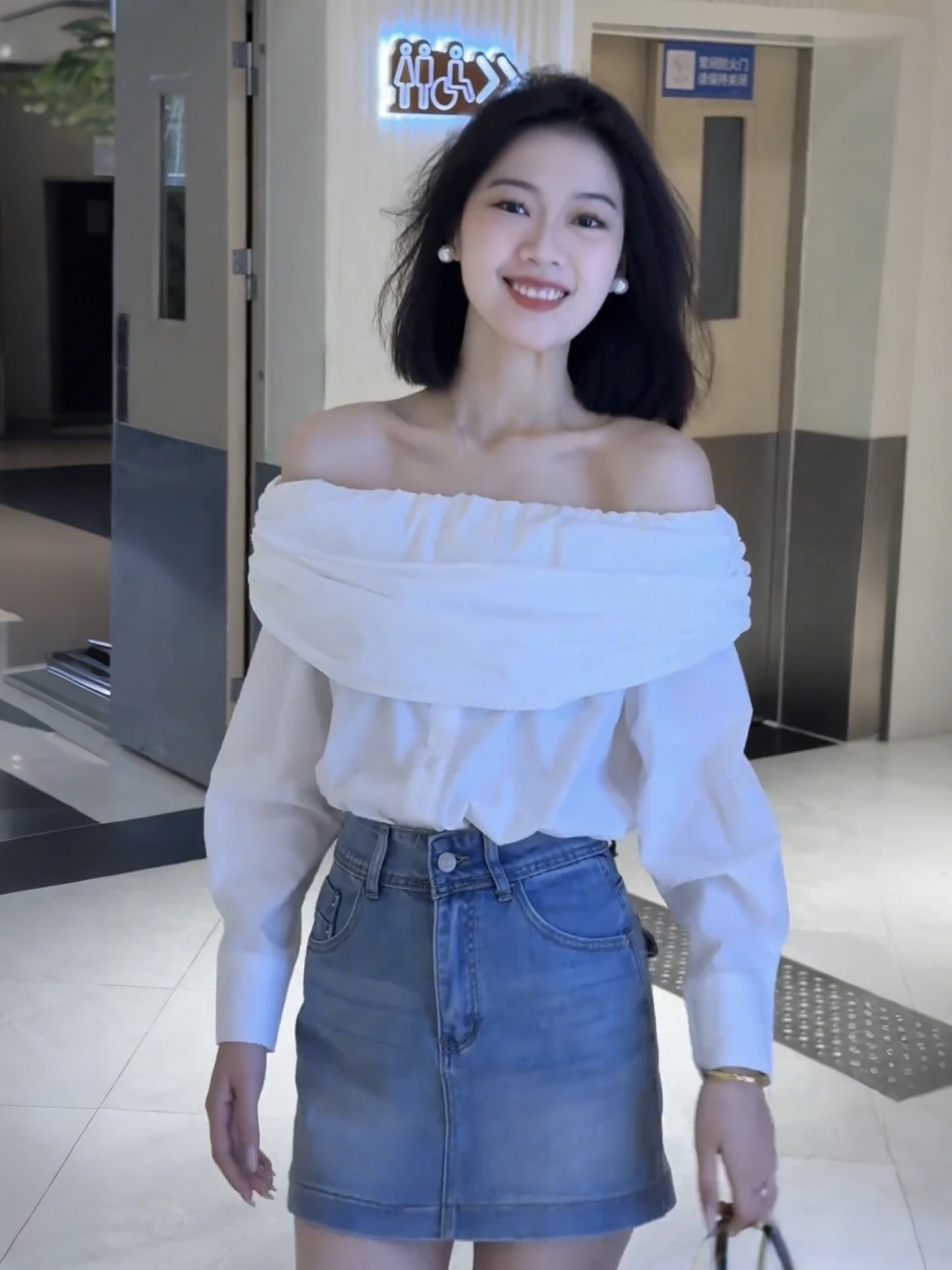 Commute Style Long Sleeve White Shoulder Bared Shirt Women's Spring Fashion Design Unique One Shoulder Cotton Breathable Clot...
Commute Style Long Sleeve White Shoulder Bared Shirt Women's Spring Fashion Design Unique One Shoulder Cotton Breathable Clot...