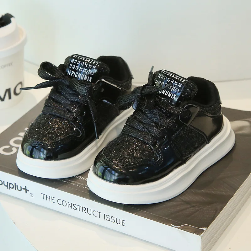 Children Spring Autumn Board Shoes Girl Fashion Solid Color Casual Shoes Boys Simple Thick Soft-soled Velcro Sequin Kid Sneakers
Children Spring Autumn Board Shoes Girl Fashion Solid Color Casual Shoes Boys Simple Thick Soft-soled Velcro Sequin Kid Sneakers