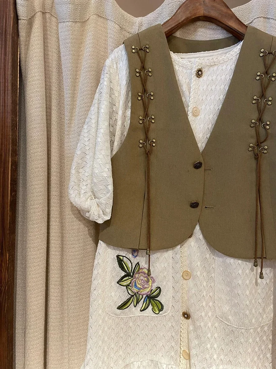 Женский весенний модный жилет в стиле хэви-метал, повседневный корейский винтажный жилет для отдыха, универсальная качественная верхняя одежда, кардиган
Женский весенний модный жилет в стиле хэви-метал, повседневный корейский винтажный жилет для отдыха, универсальная качественная верхняя одежда, кардиган